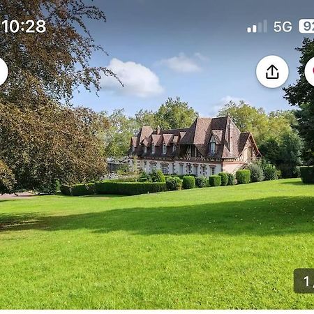 Un Appartement Dans Un Chateau Deauville Extérieur photo