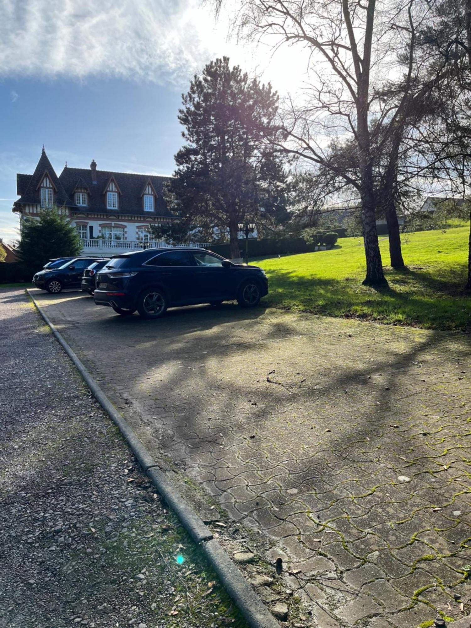 Un Appartement Dans Un Chateau Deauville Extérieur photo