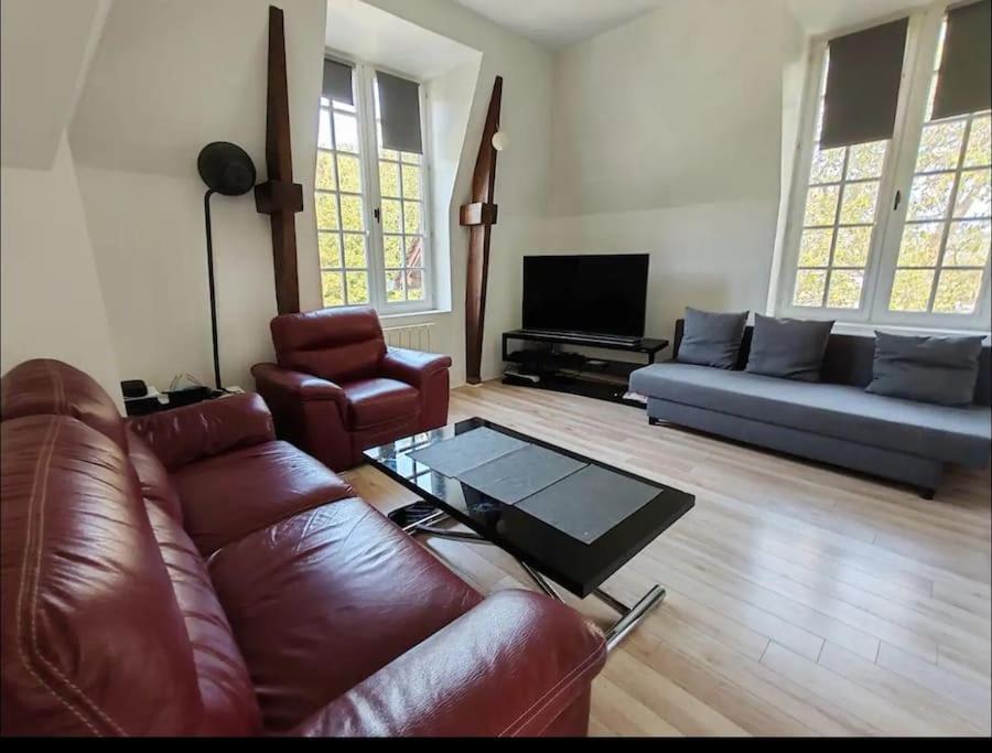 Un Appartement Dans Un Chateau Deauville Extérieur photo