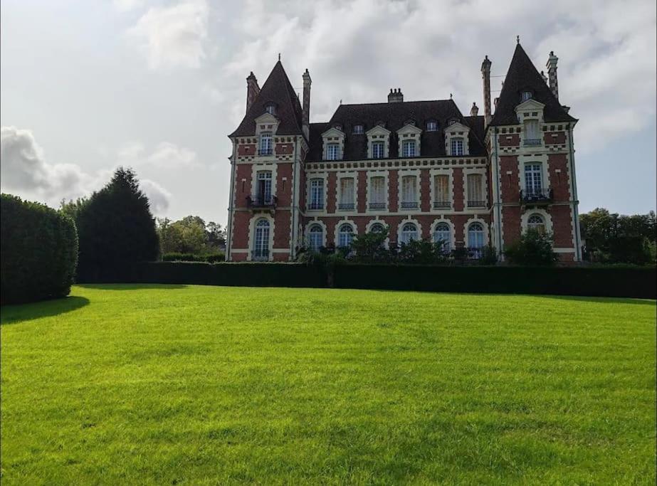 Un Appartement Dans Un Chateau Deauville Extérieur photo