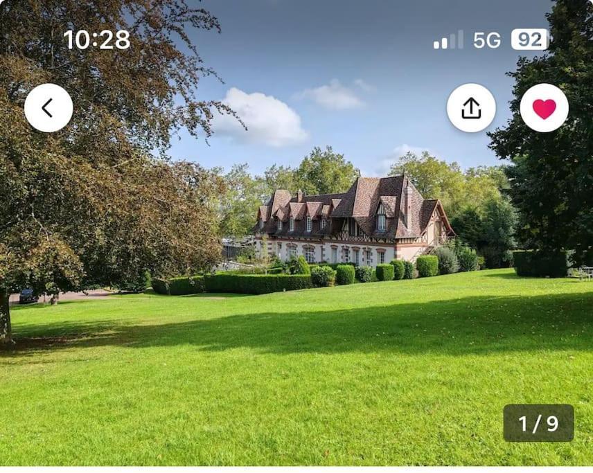 Un Appartement Dans Un Chateau Deauville Extérieur photo
