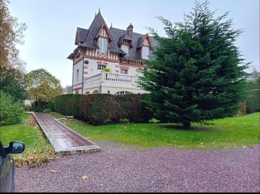 Un Appartement Dans Un Chateau Deauville Extérieur photo